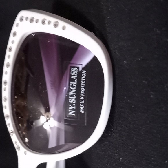 💚HOST PICK💚 Sunglasses - Picture 5 of 6